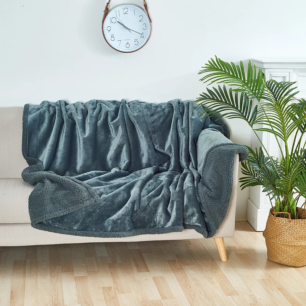Reversible Waterproof Pet Blanket - Liquid-Resistant Dog Cover for Sofa, Bed, and Couch with Sherpa Fleece Protection